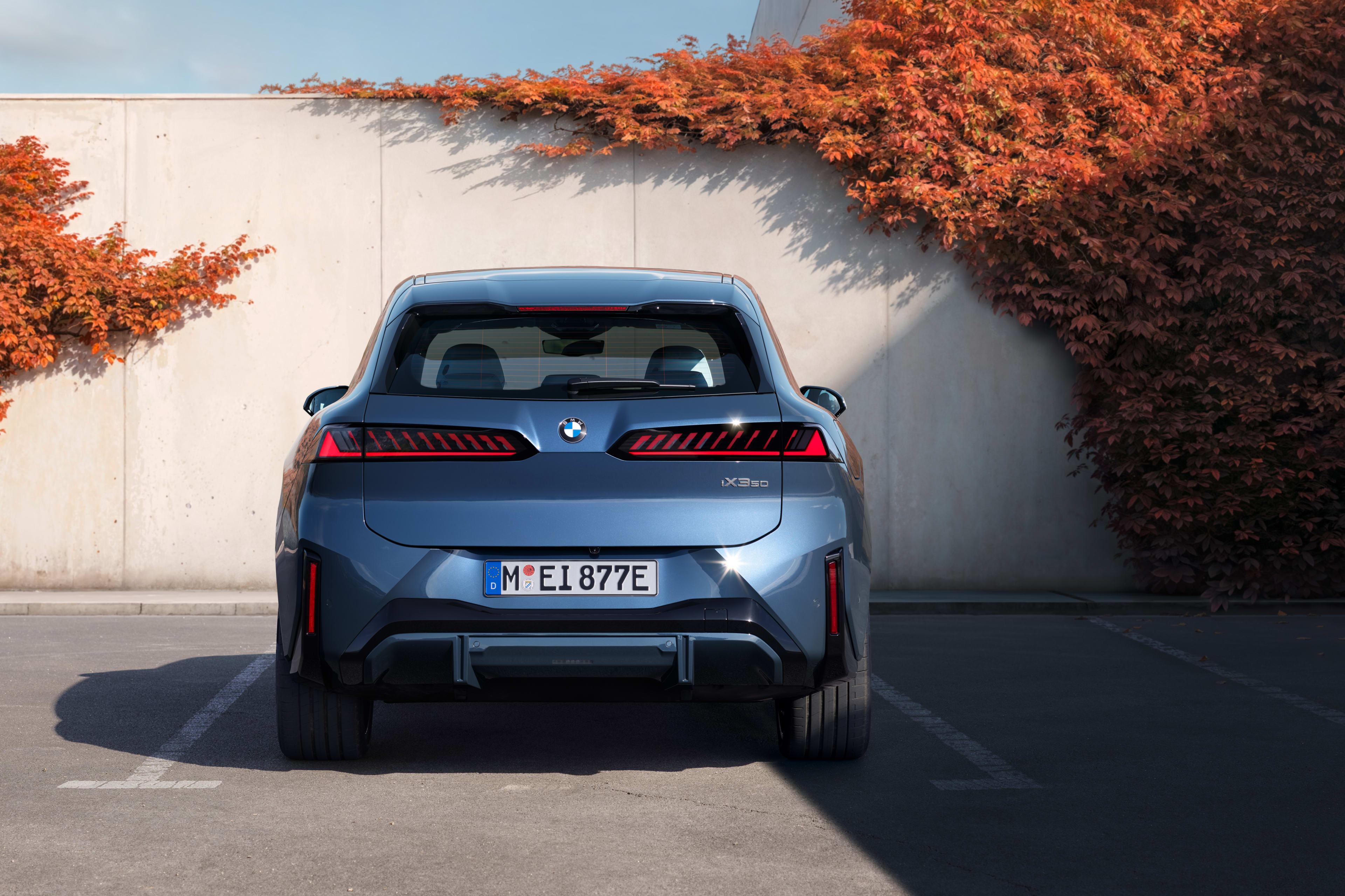 BMW iX3 1000 km range Proves Sixth-Gen eDrive Efficiency 4 BMW iX3 - rear shot, parked