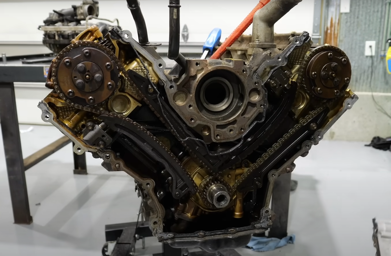 Teardown Uncovers Catastrophic Failure in Ford Boss 6.2L V8 Engine ...