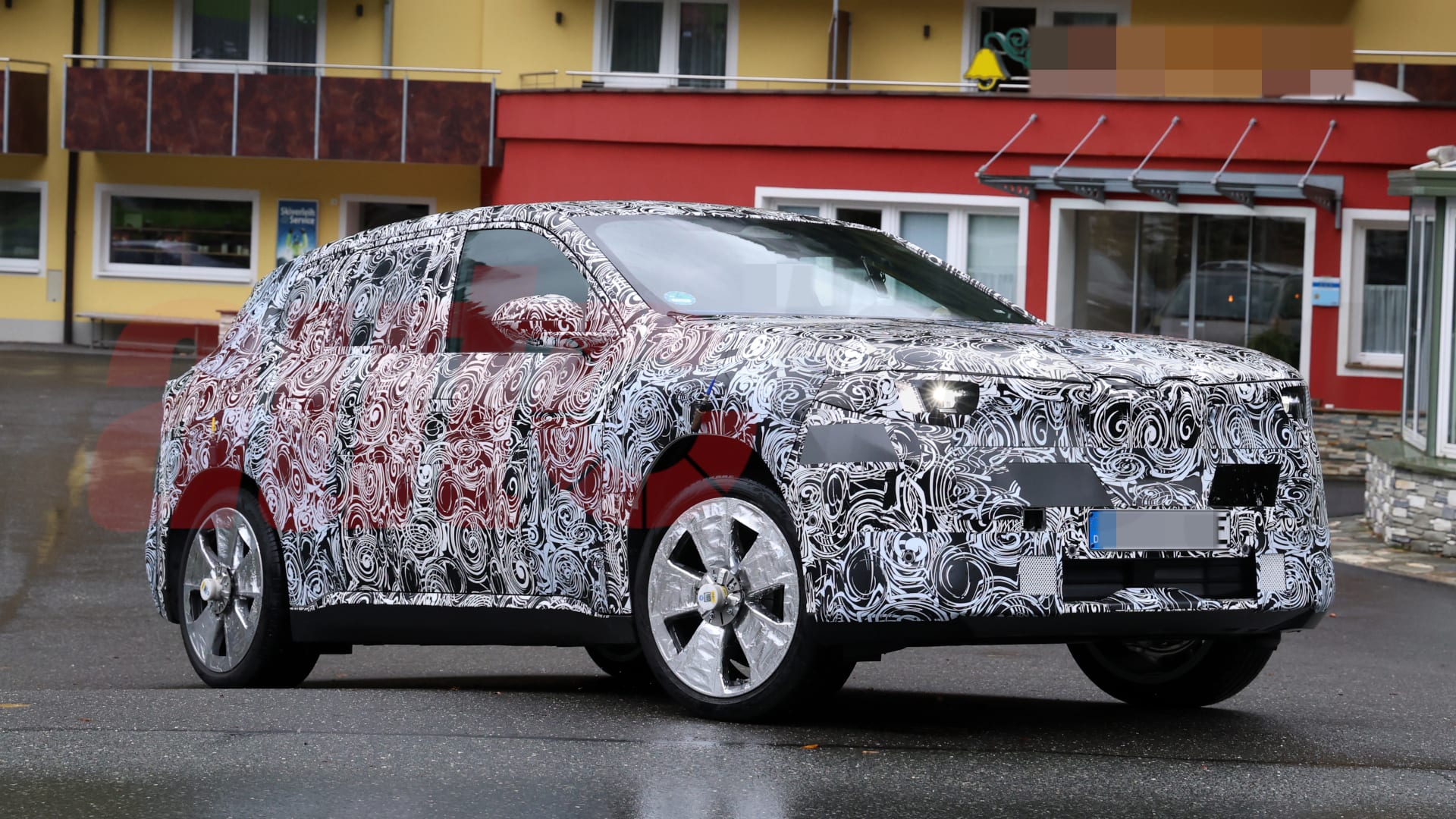 2028 BMW X1 spy shot