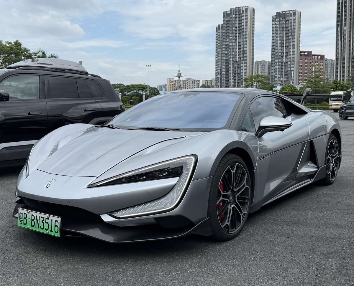 China’s New EV Law Will Neuter Your Car — The 5-Second Rule Explained 2 Yangwang U9 Extreme front quarter
