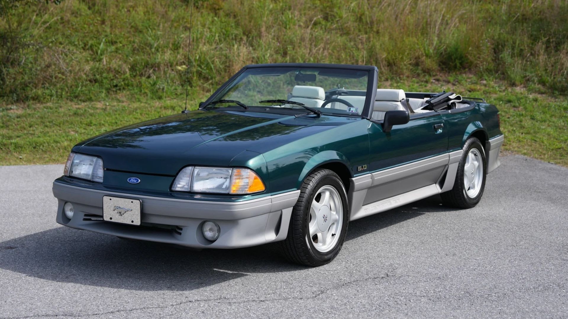 1992 Ford Mustang GT Convertible for Sale With 11,033 Miles Looks Like a  Steal - Autoblog