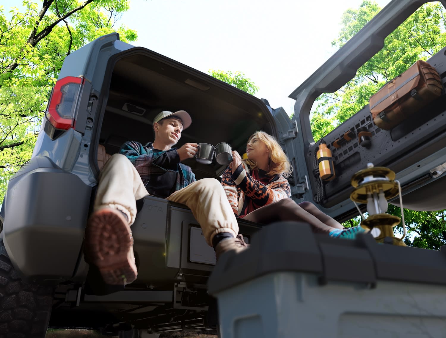 Toyota Land Cruiser FJ Officially Debuts: Retro Design, Modular Bumpers, Built for Off-Road Adventure, Launching Mid-2026 25 Toyota Land Cruiser FJ people at the back