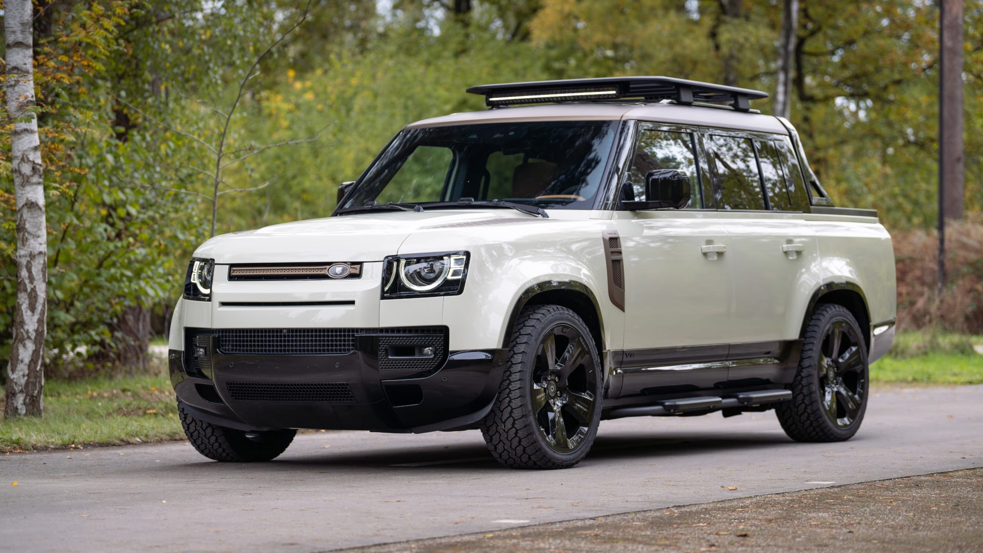 Urban Automotive & Heritage Customs Create Modern V8 Crew Cab: Defender 130 V8 Pickup Unveiled 7 Urban Automotive x Heritage Defender Pickup