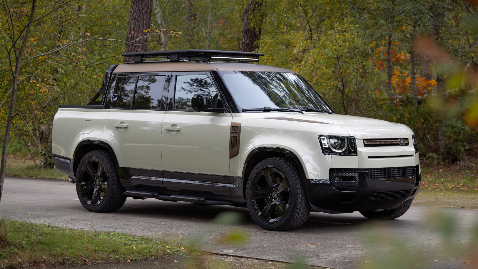 Urban Automotive & Heritage Customs Create Modern V8 Crew Cab: Defender 130 V8 Pickup Unveiled 5 Urban Automotive x Heritage Defender Pickup
