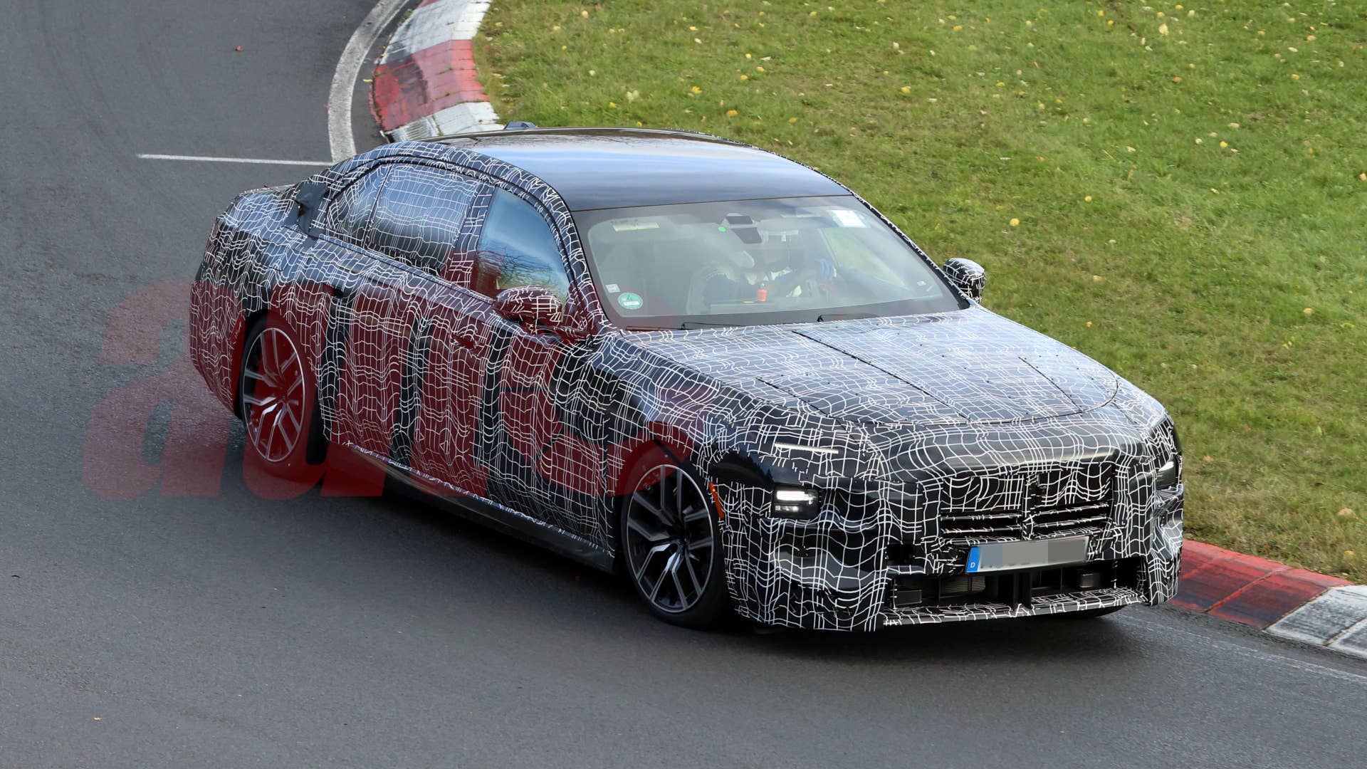 2027 BMW 7 Series LCI spy shot