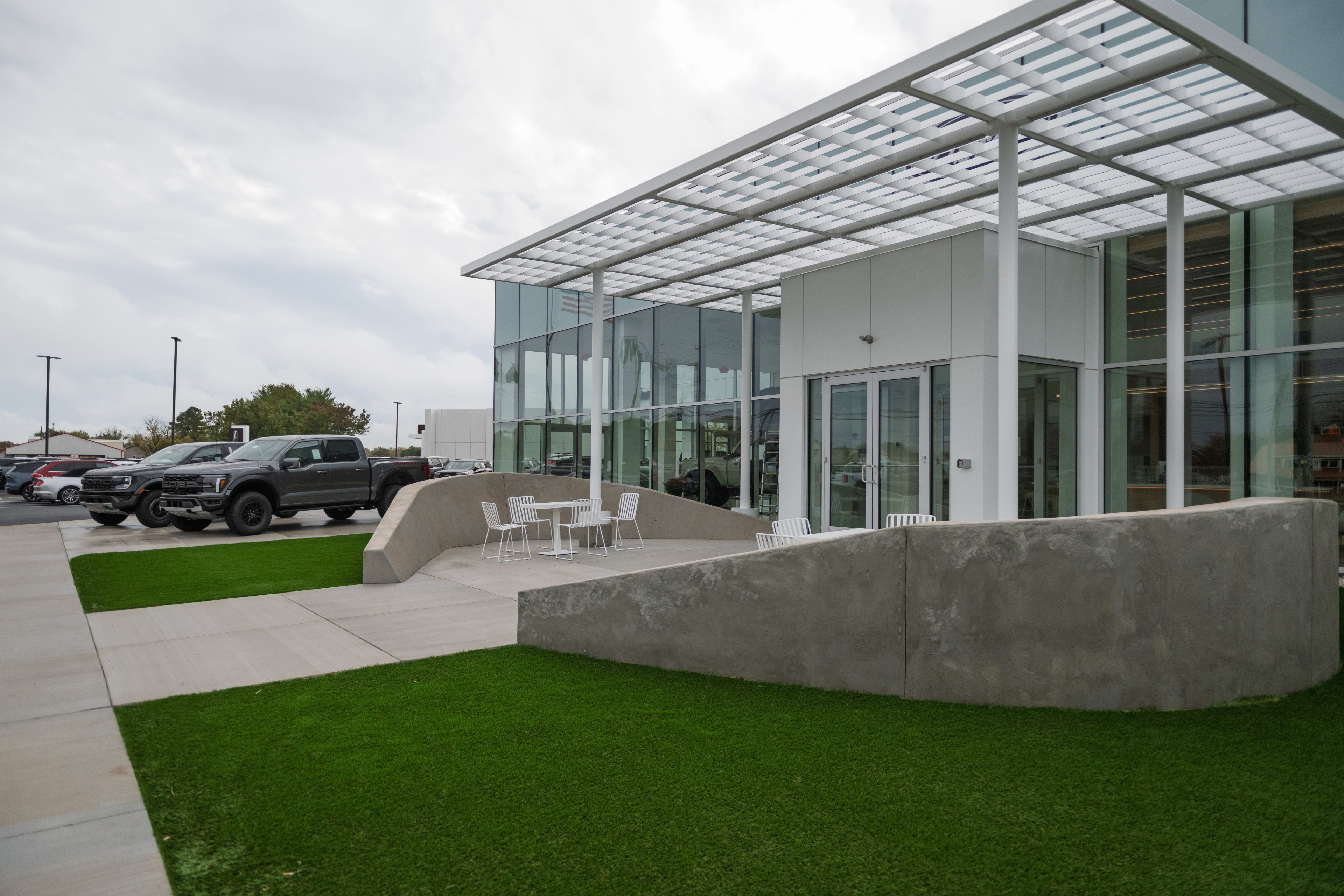 The New Ford dealer redesign Turns Showrooms Into "Apple Store" Spaces 9 ford signature 2 0
