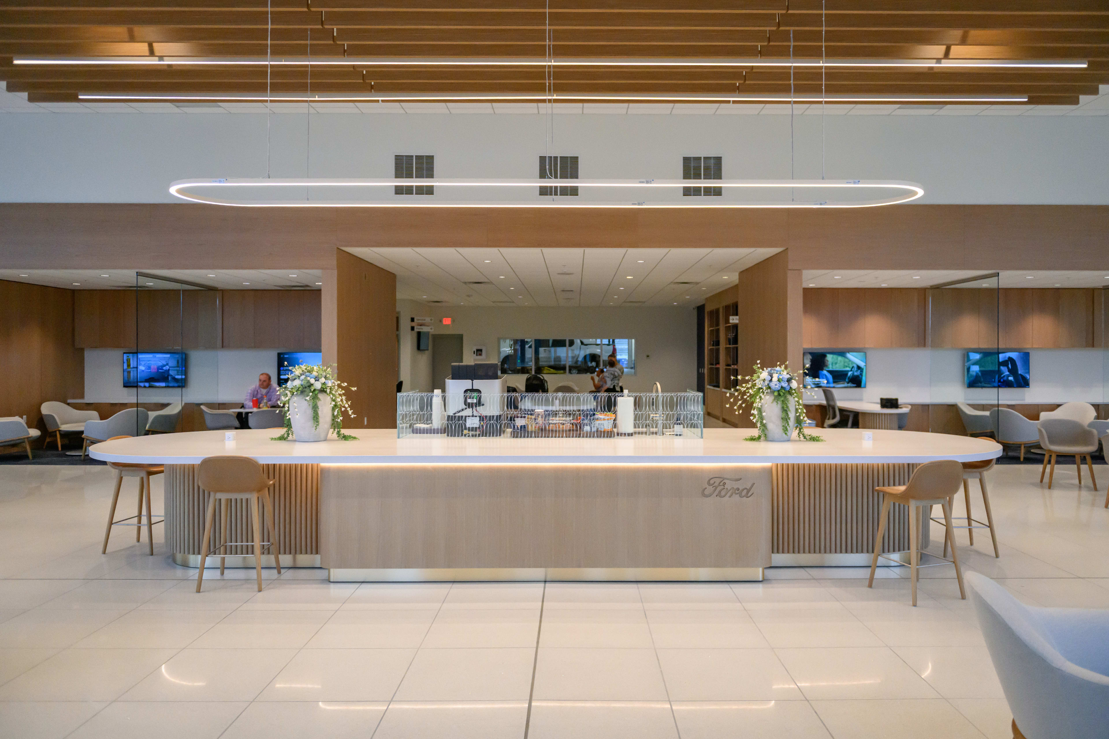 The New Ford dealer redesign Turns Showrooms Into "Apple Store" Spaces 6 ford signature 2 0 988970