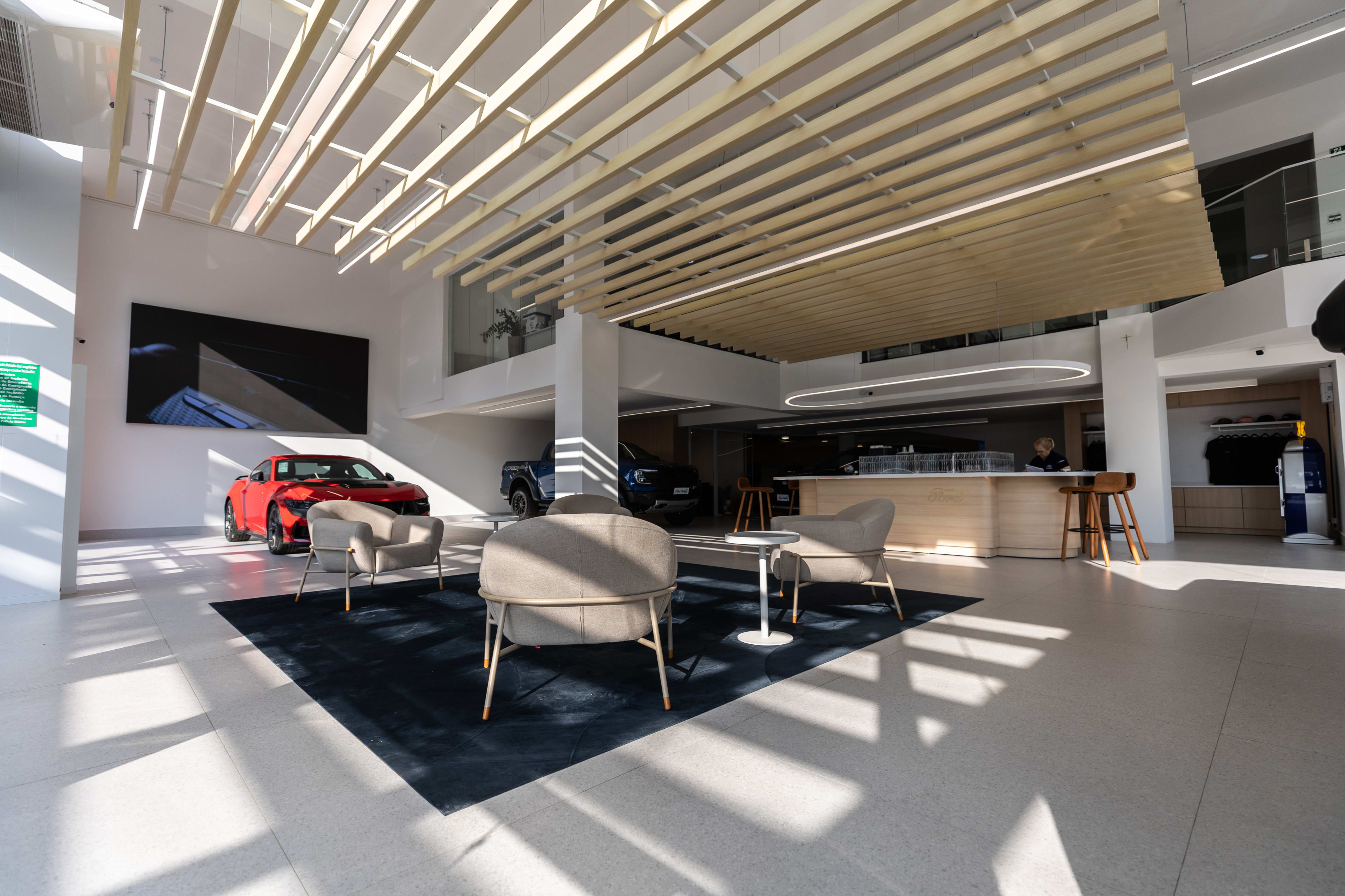 The New Ford dealer redesign Turns Showrooms Into "Apple Store" Spaces 8 ford signature 2 0 boulevard ford 14 387 988985