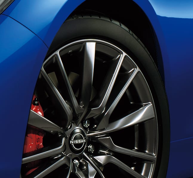 Nissan Skyline 400R Limited: Massive 400 HP Twin-Turbo V6 Sedan Hints at Future Infiniti Q50 3 Nissan Skyline 400R Limited