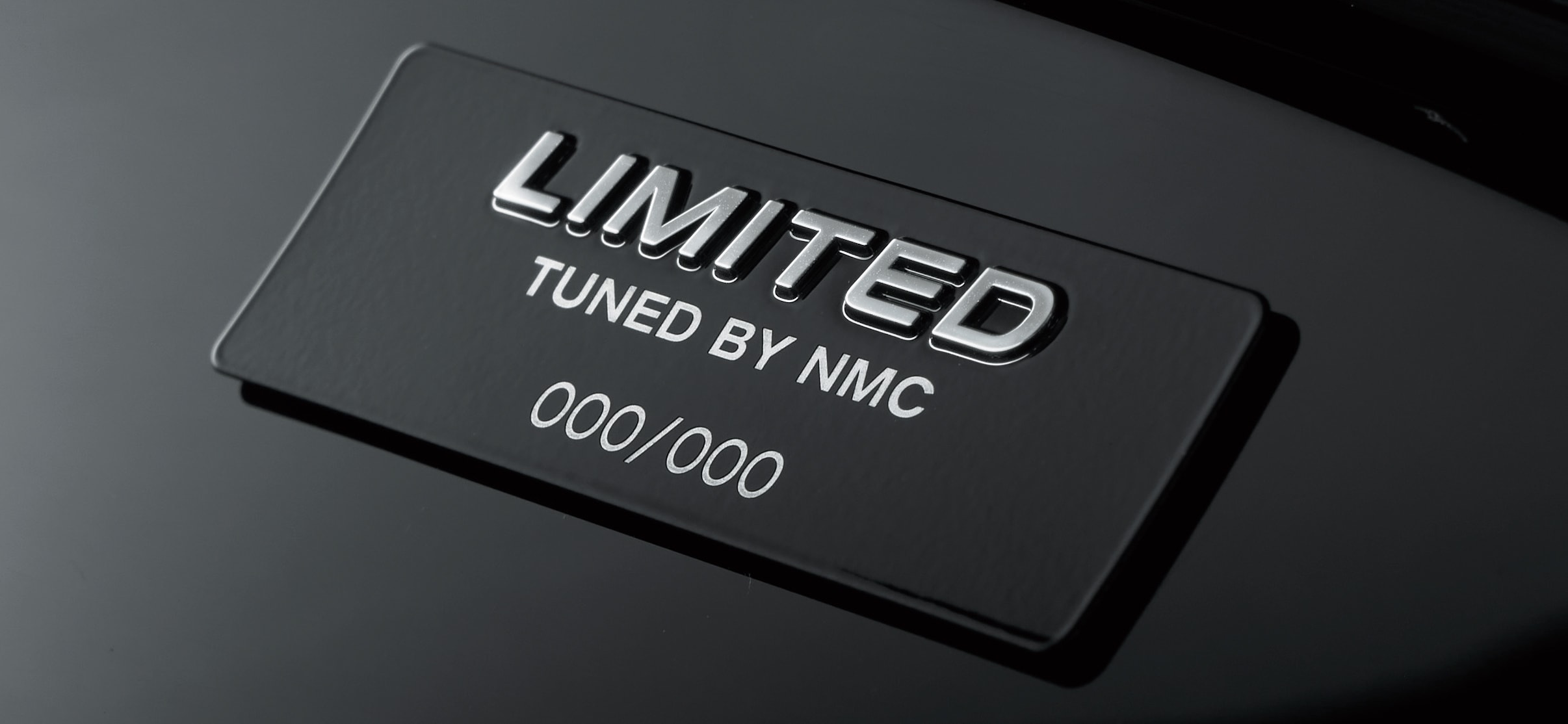 Nissan Skyline 400R Limited: Massive 400 HP Twin-Turbo V6 Sedan Hints at Future Infiniti Q50 6 Nissan Skyline 400R Limited