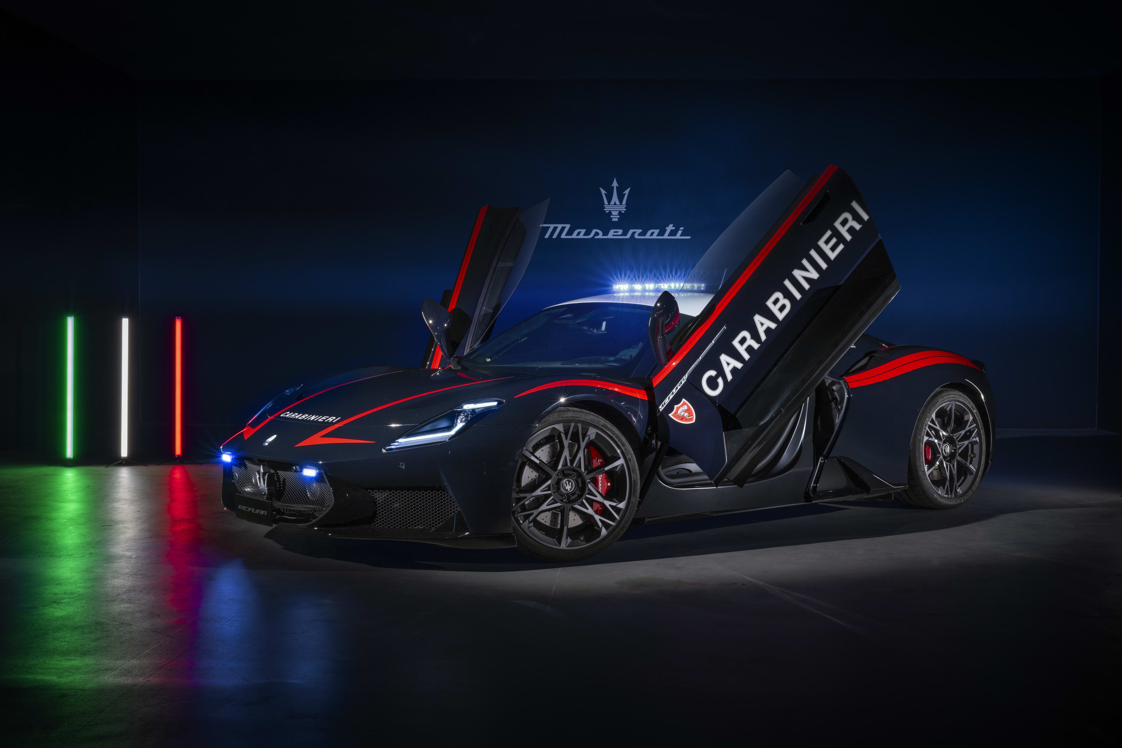 Italy Police Get Maserati MCPURA Supercar & Alfa Romeo Giulia Quadrifoglio for Urgent Organ Transport 4 original 27164 maserati mcpura carabinieri italian military force 7