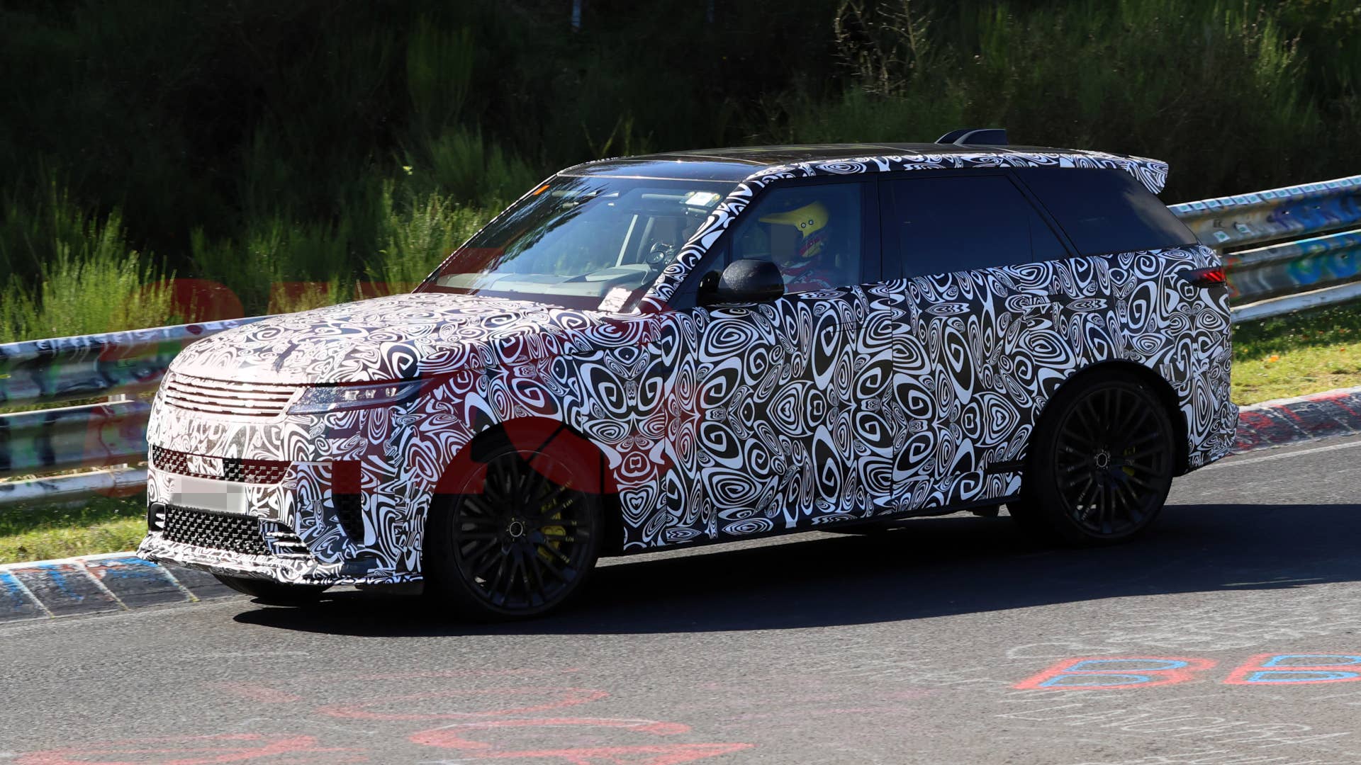 2026 Range Rover Sport SV spy shot
