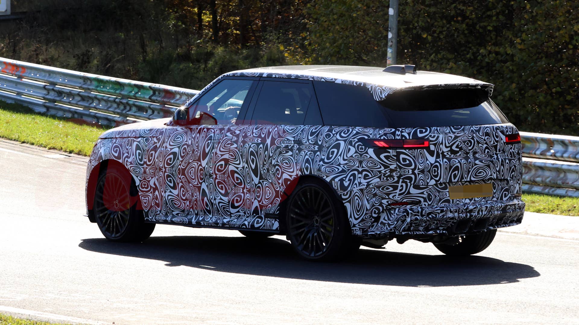 2026 Range Rover Sport SV spy shot