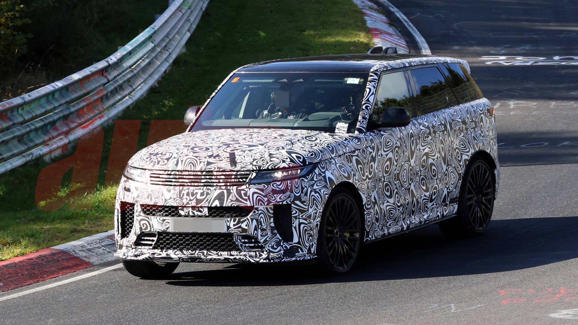 2026 Range Rover Sport SV spy shot