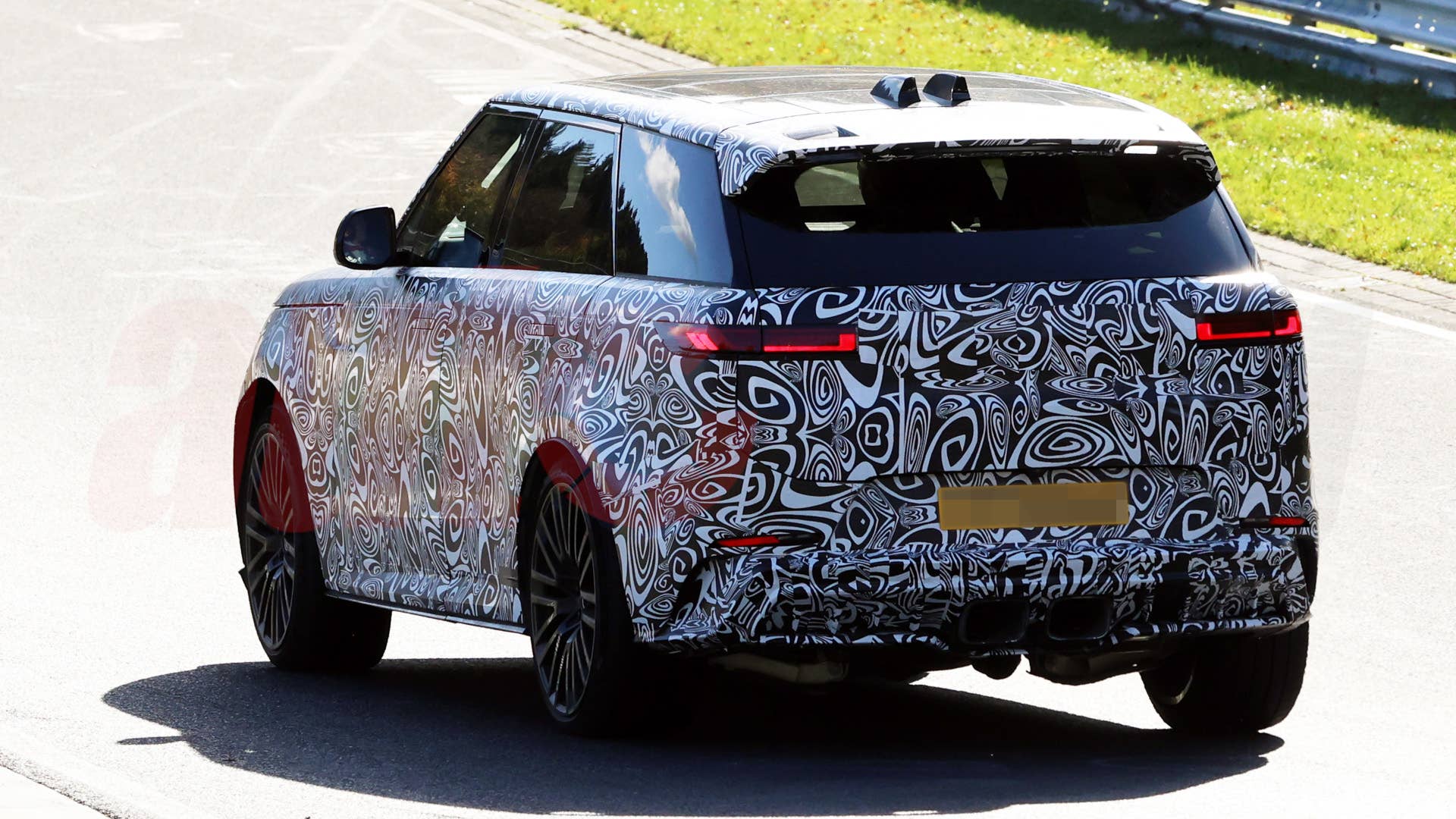 2026 Range Rover Sport SV spy shot