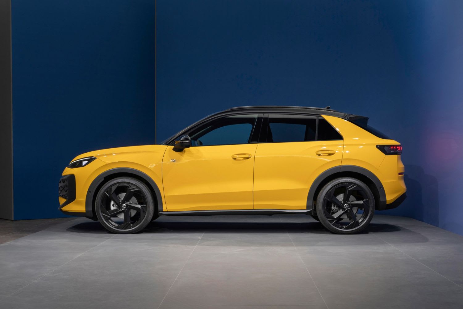 Why the New 328-HP VW T-Roc R is Europe's Hottest Forbidden Fruit 5 2025 Volkswagen T-Roc R Line side view studio photo