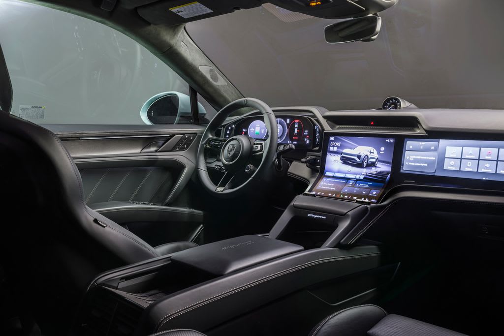 Porsche Cayenne Electric off-road Specs: 9.6 Inches Clearance and 7,700 Lb Towing 7 porsche cayenne turbo 2026 int 5