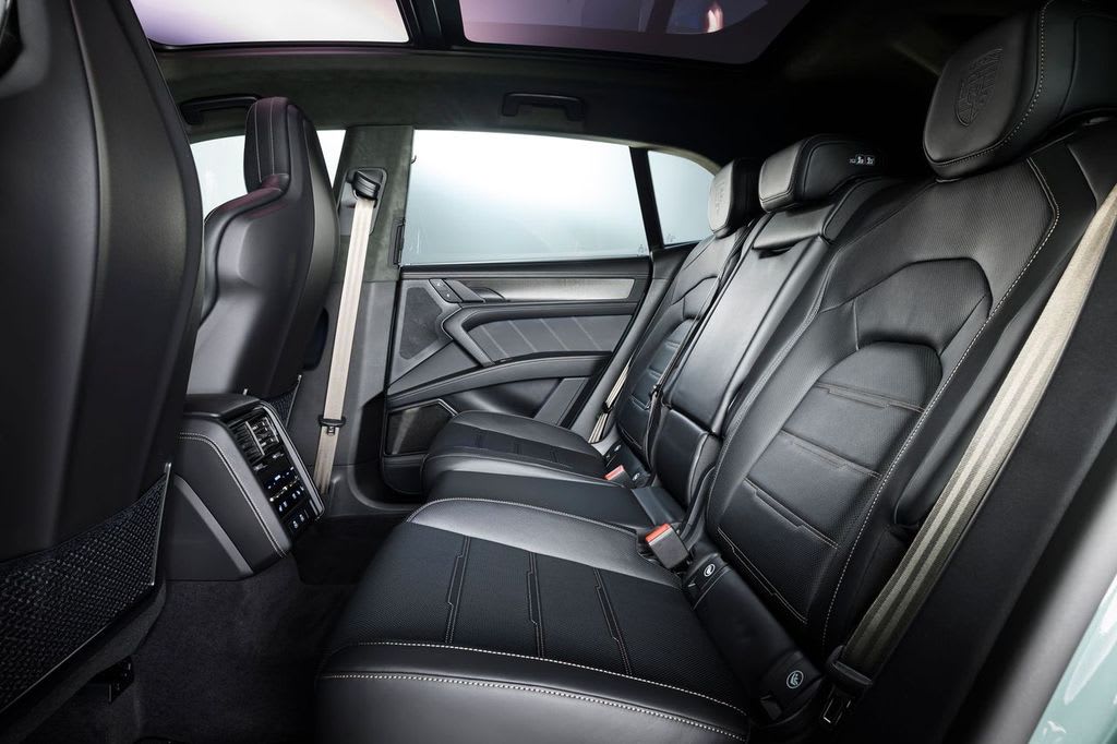 Porsche Cayenne Electric off-road Specs: 9.6 Inches Clearance and 7,700 Lb Towing 8 porsche cayenne turbo 2026 int 2