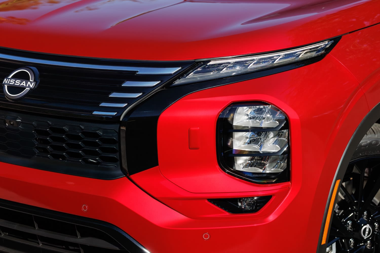 2026 Nissan Rogue Plug-in Hybrid lights detailed close-u[