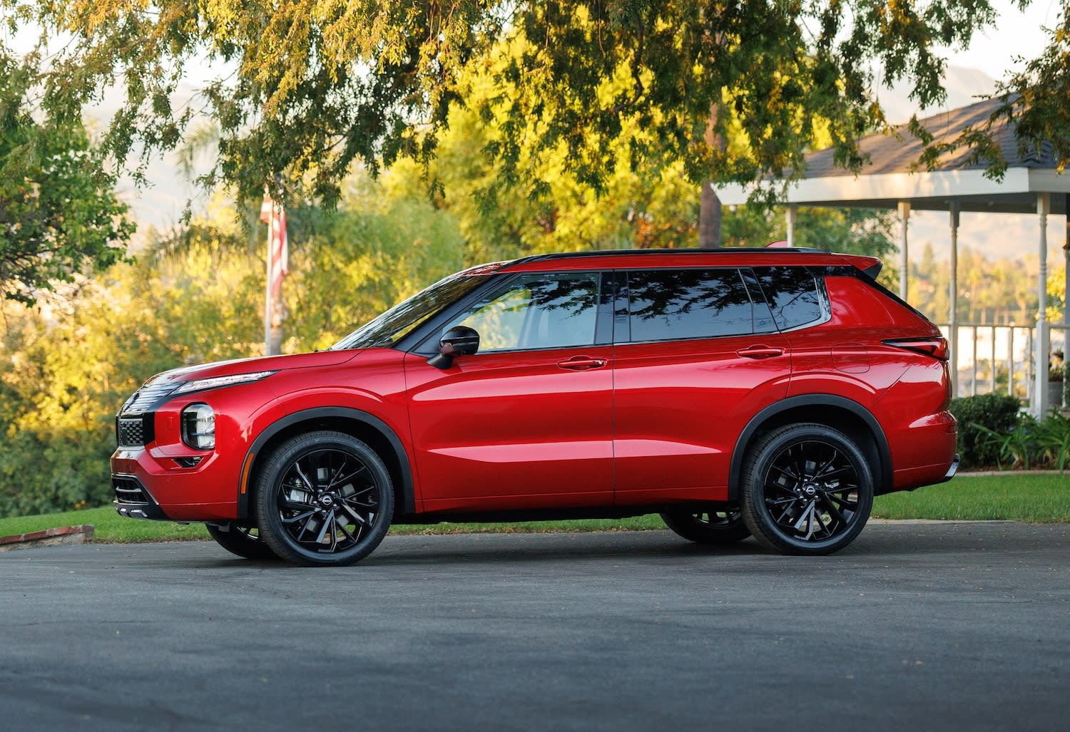 2026 Nissan Rogue Plug-in Hybrid side static