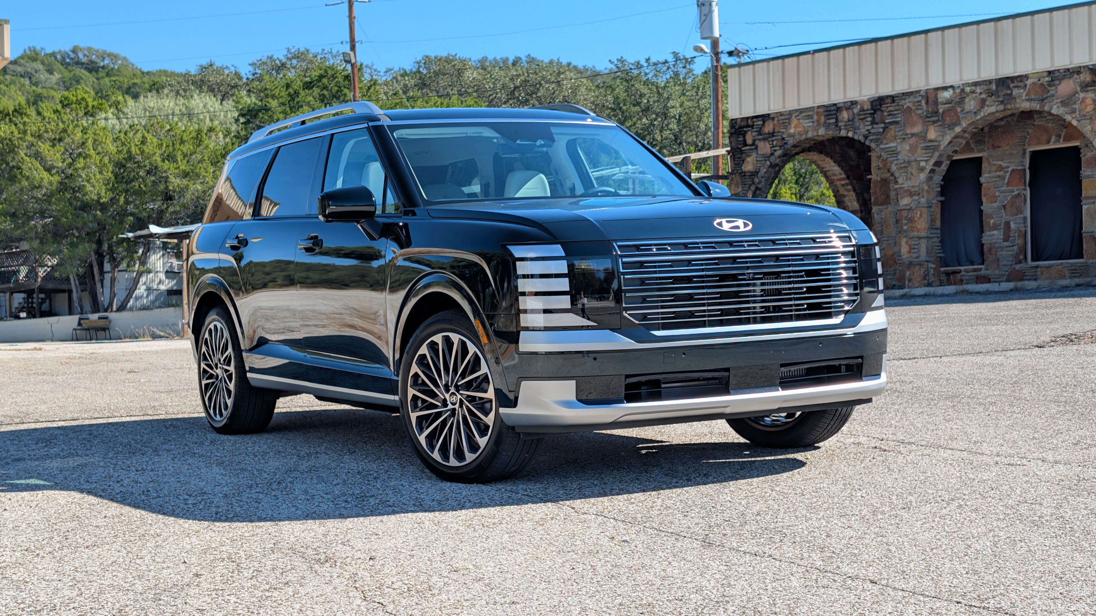 The 2026 Hyundai Palisade Got Slower and Heavier — But Wait Till You See How Luxurious It Is 8 The front quarter end of the 2026 Hyundai Palisade Hybrid