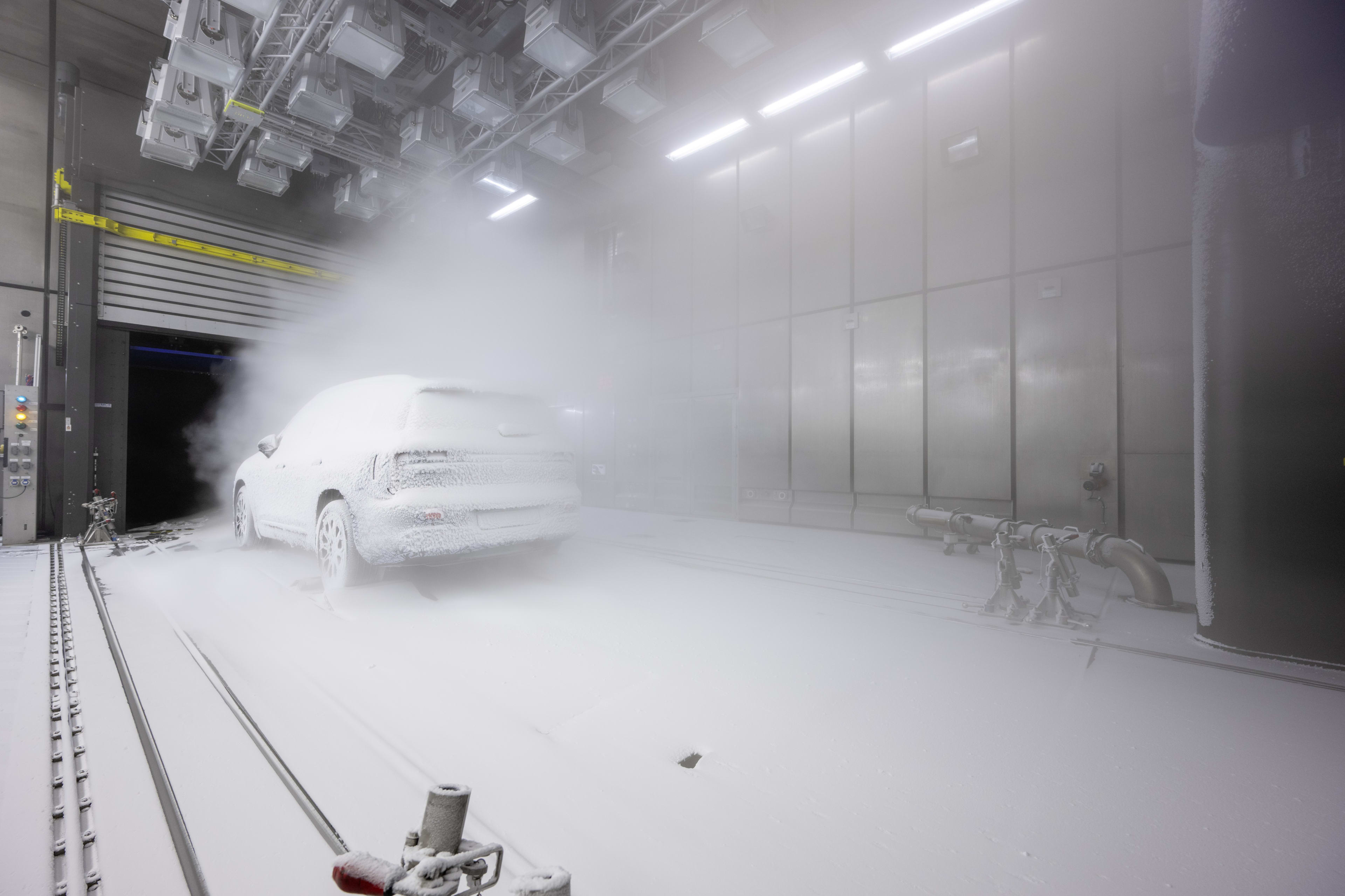 fahrveranstaltung mercedes benz cla mit eq technologie zum hydro aluminium werk in ardal norwegen 2025 test drive mercedes benz cla with eq technology to hydro aluminium plant in ardal norway 991393