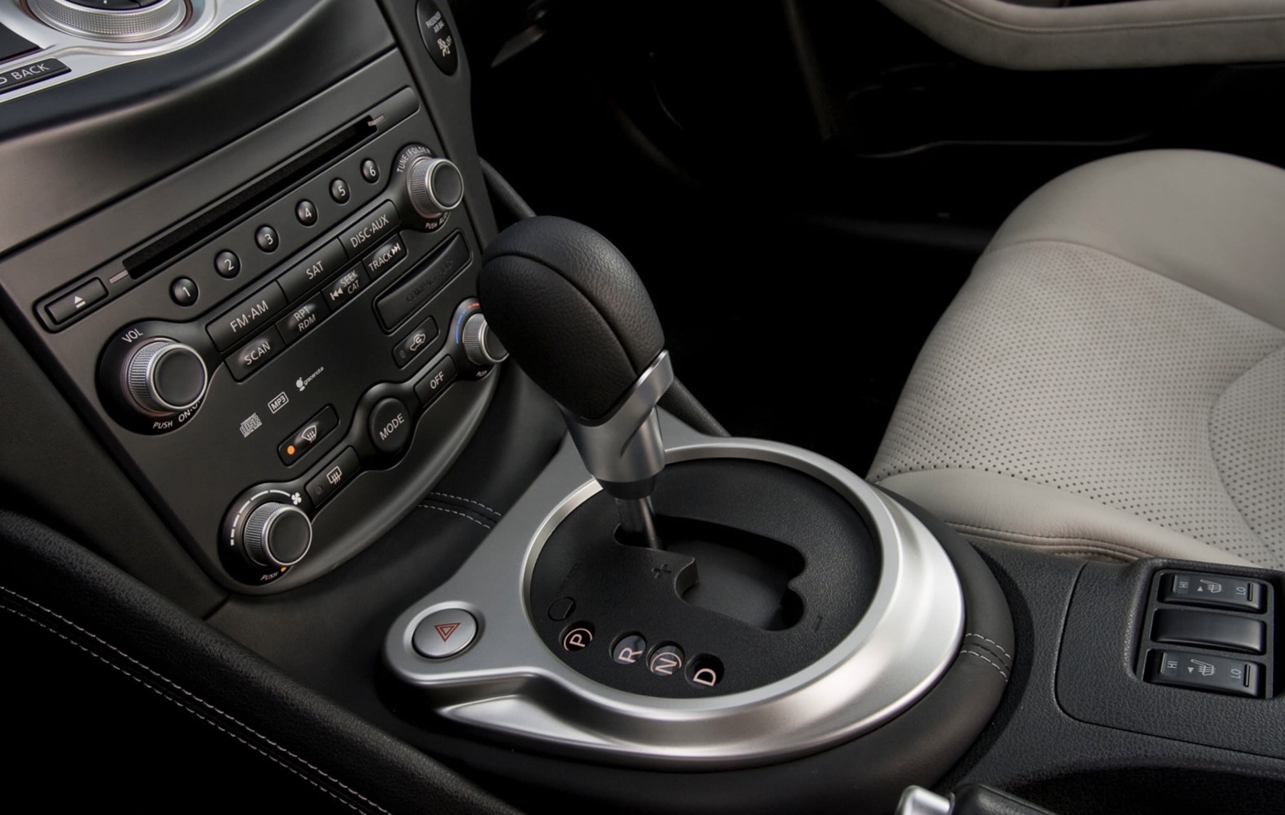 Nissan 350Z vs 370Z: Is the 370Z a Worthy Successor? 7 2009 Nissan 370Z