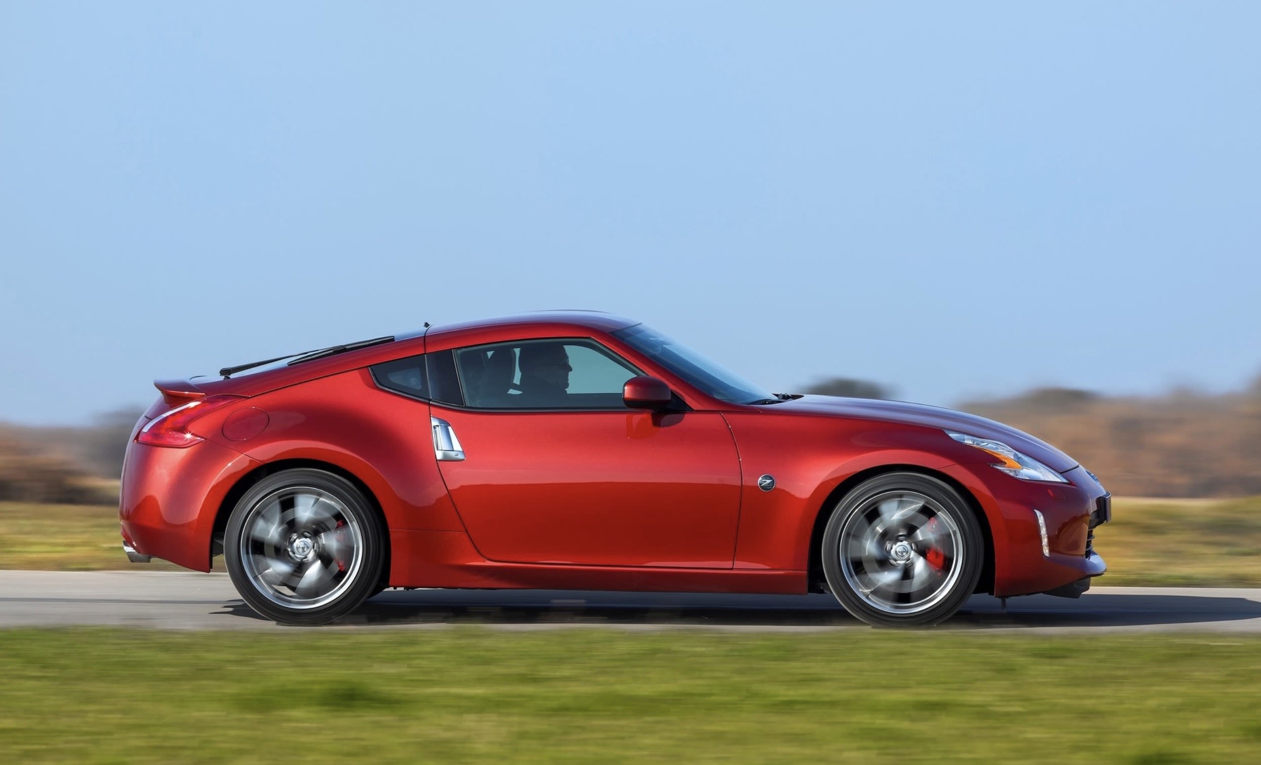 Nissan 350Z vs 370Z: Is the 370Z a Worthy Successor? 11 2013 Nissan 370Z