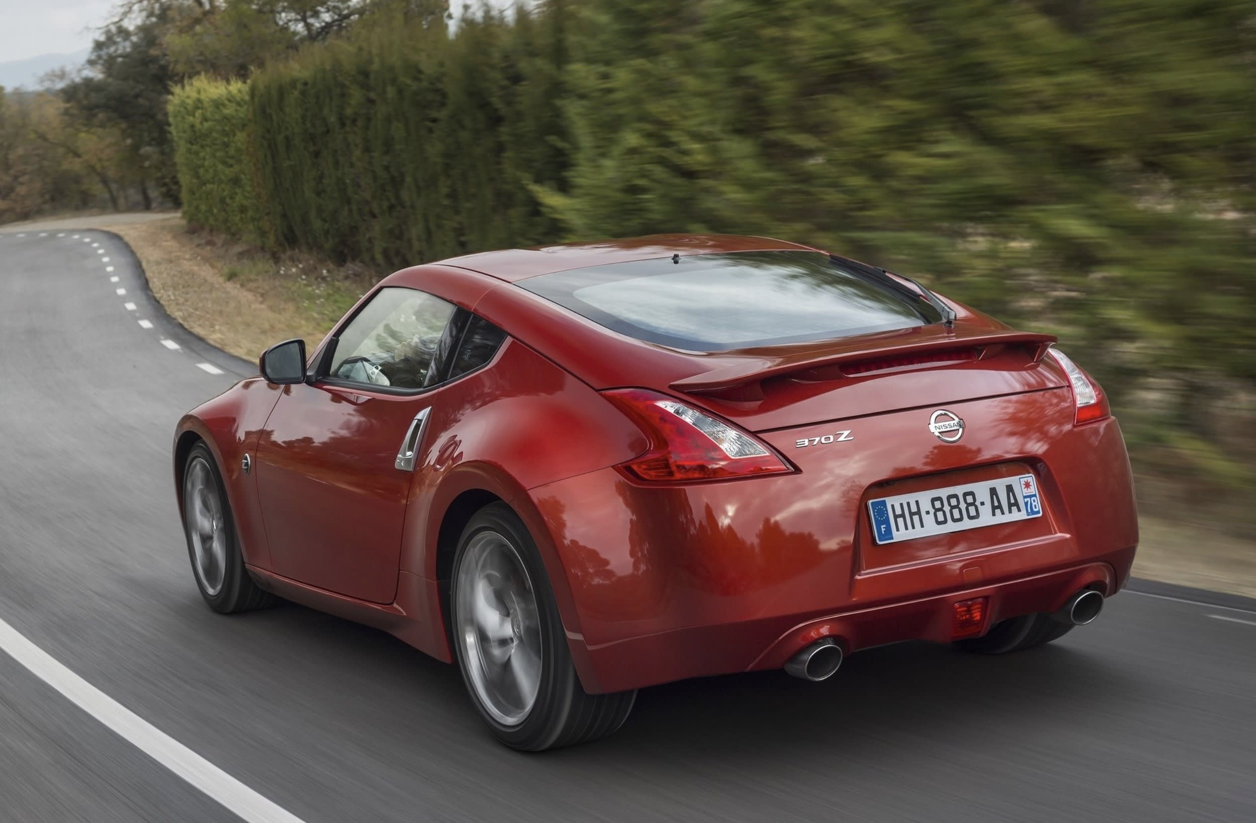Nissan 350Z vs 370Z: Is the 370Z a Worthy Successor? 12 2013 Nissan 370Z