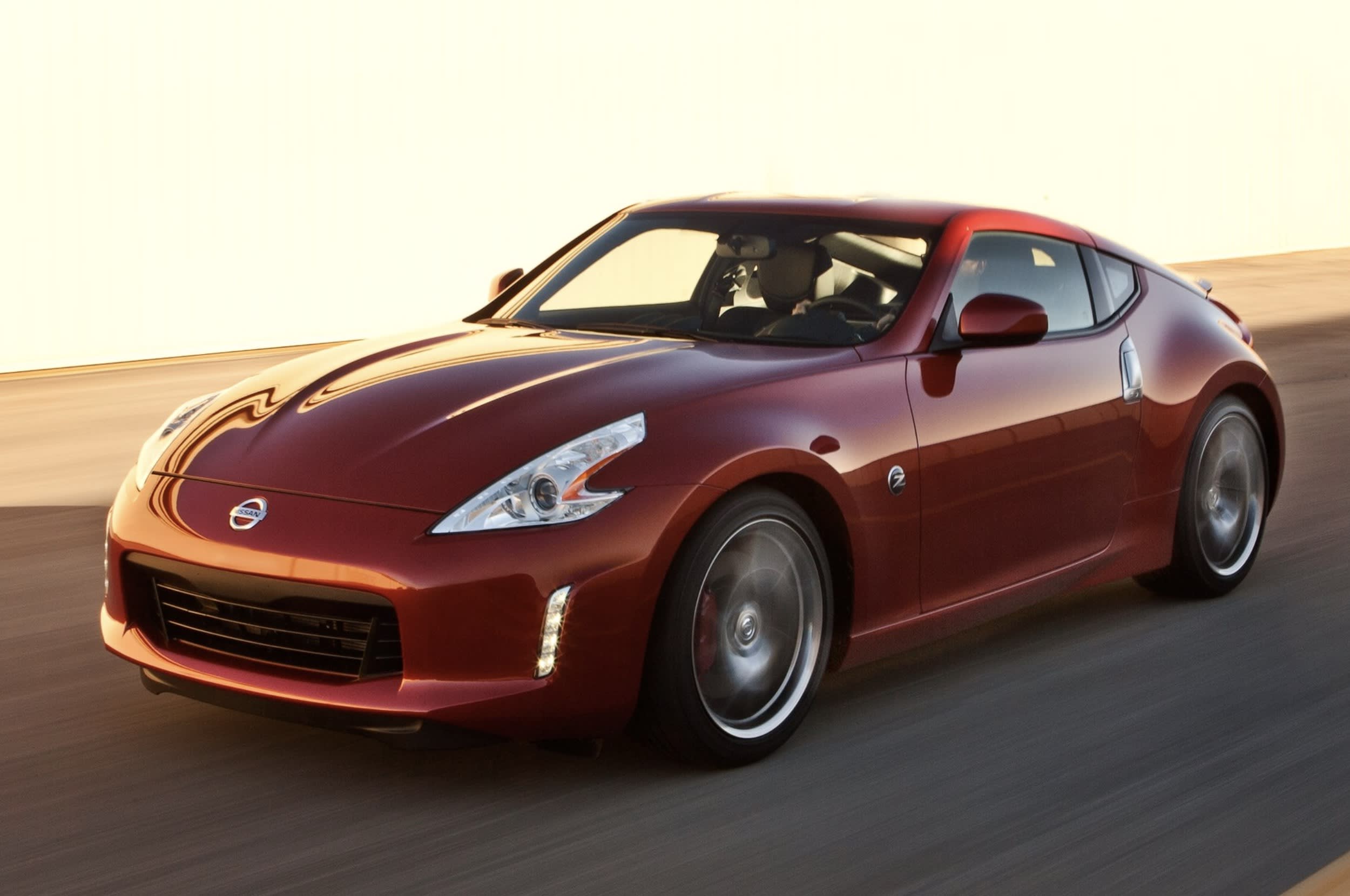 Nissan 350Z vs 370Z: Is the 370Z a Worthy Successor? 10 2013 Nissan 370Z