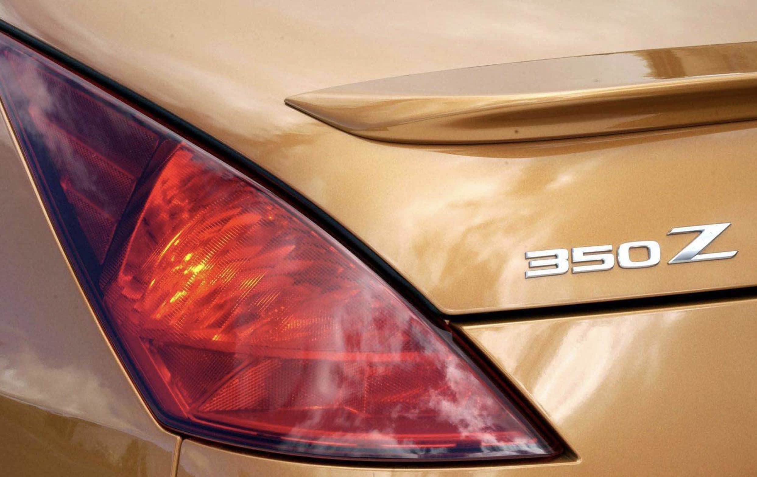 Nissan 350Z vs 370Z: Is the 370Z a Worthy Successor? 13 2003 Nissan 350Z