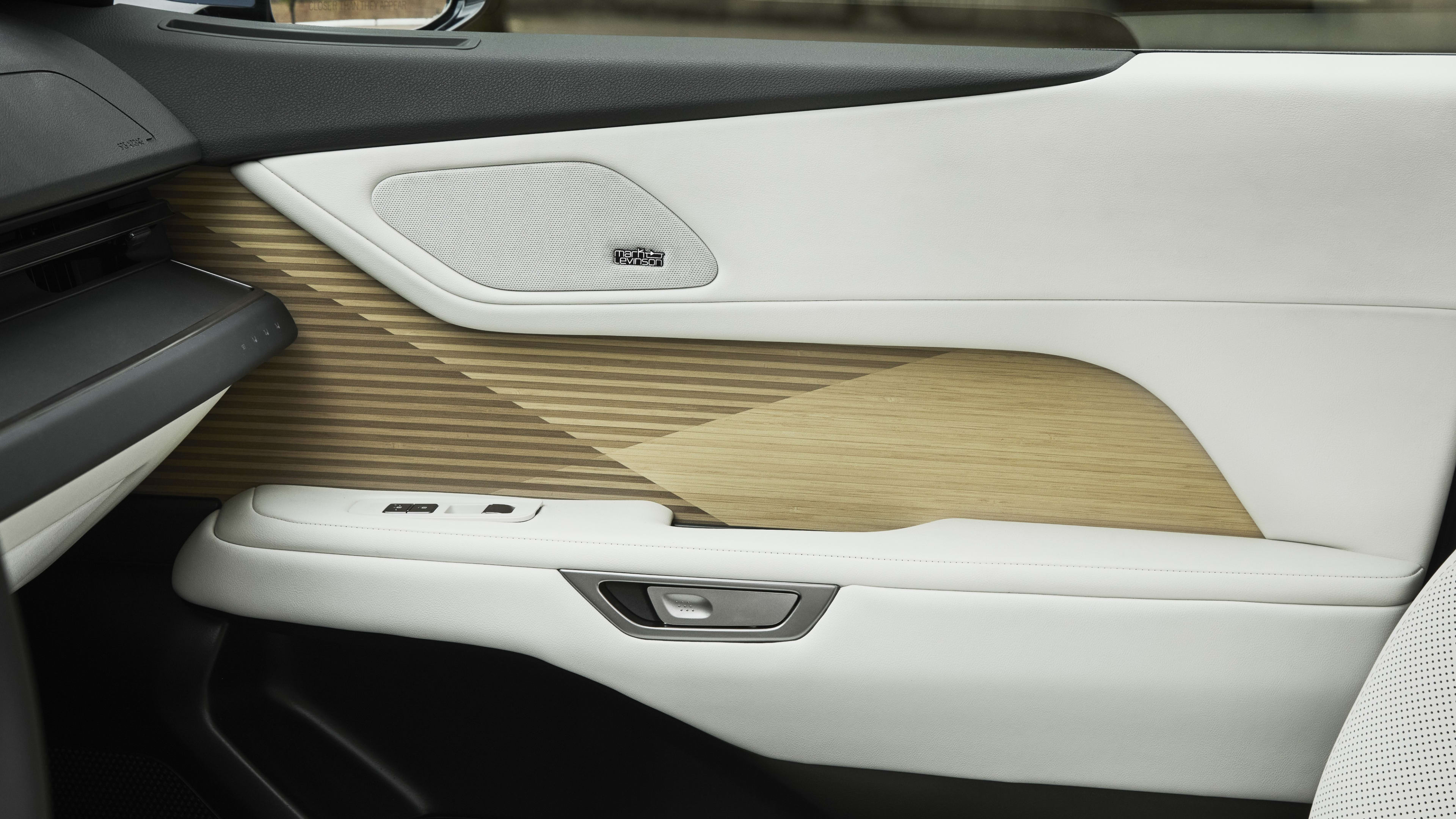 2026 Lexus ES Launches "Standard of Amazing" Campaign with New EV Option 3