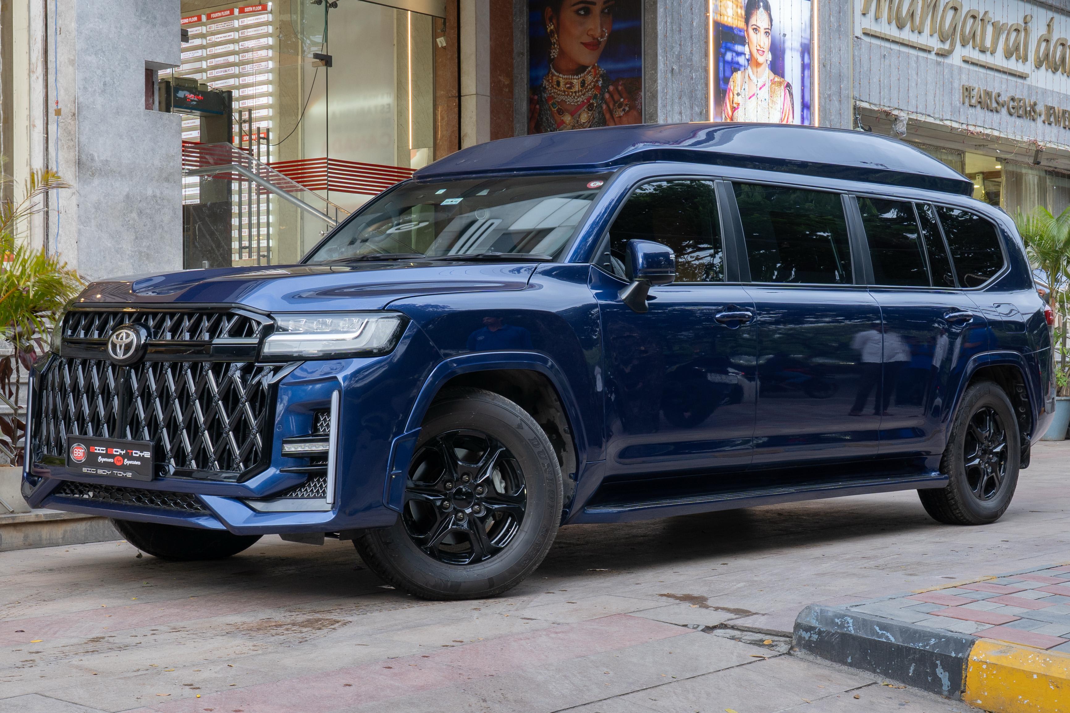 Toyota Land Cruiser 300 limo Specs: Starlight Headliner and Twin-Turbo V6 2 Side view of the custom Toyota Land Cruiser 300 Limousine