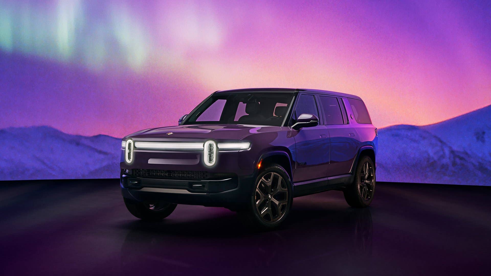 Rivian R1S in Borealis