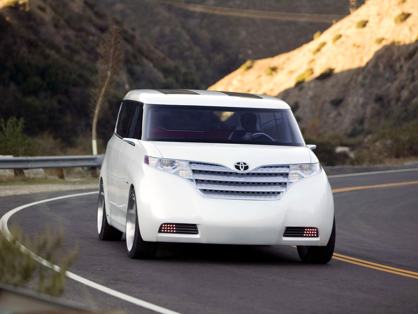 Toyota F3R Concept Sienna Previewed the Hybrid Powertrain Ten Years Early 3 2006 Toyota F3R Concept