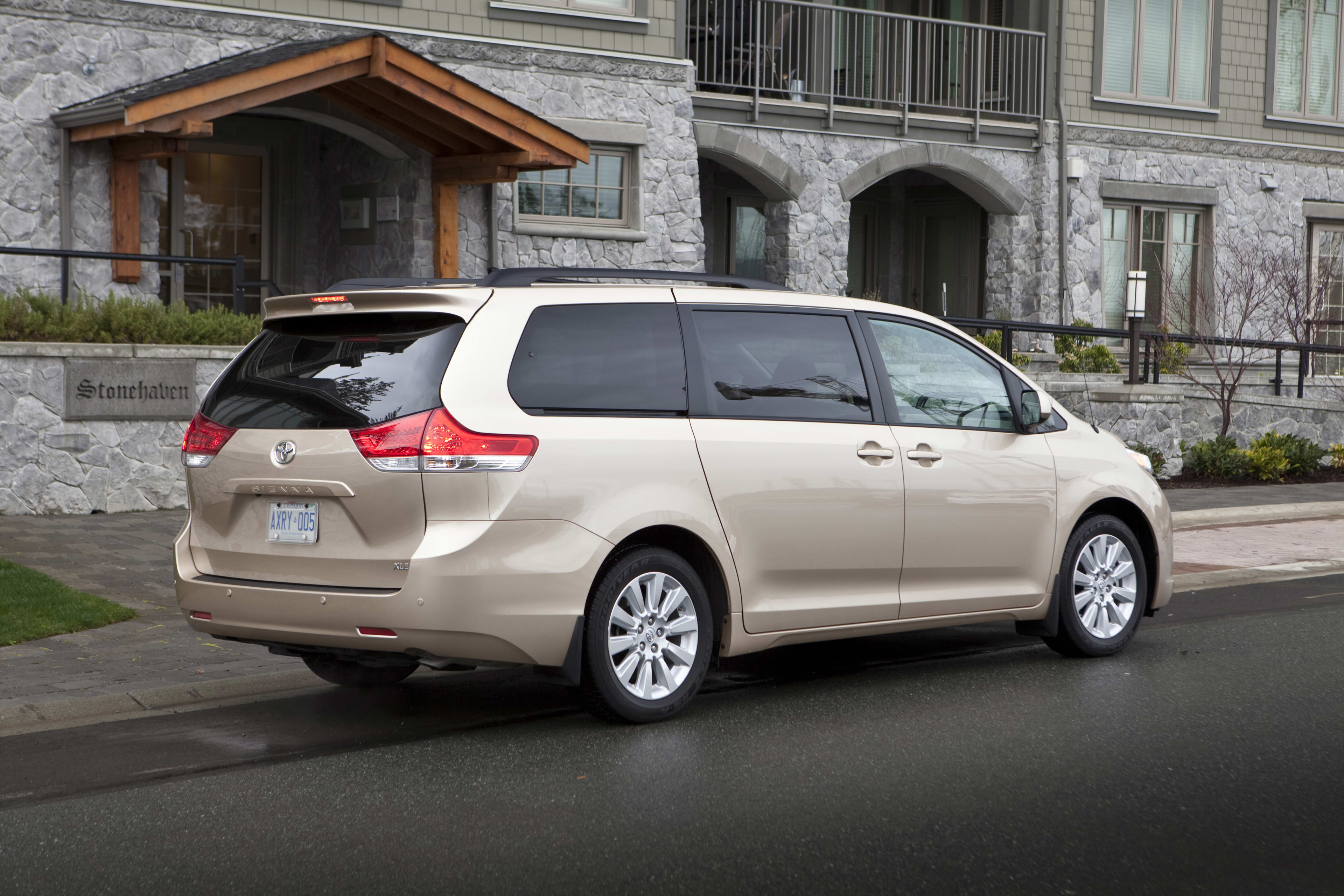 Toyota F3R Concept Sienna Previewed the Hybrid Powertrain Ten Years Early 10 2011 Toyota Sienna