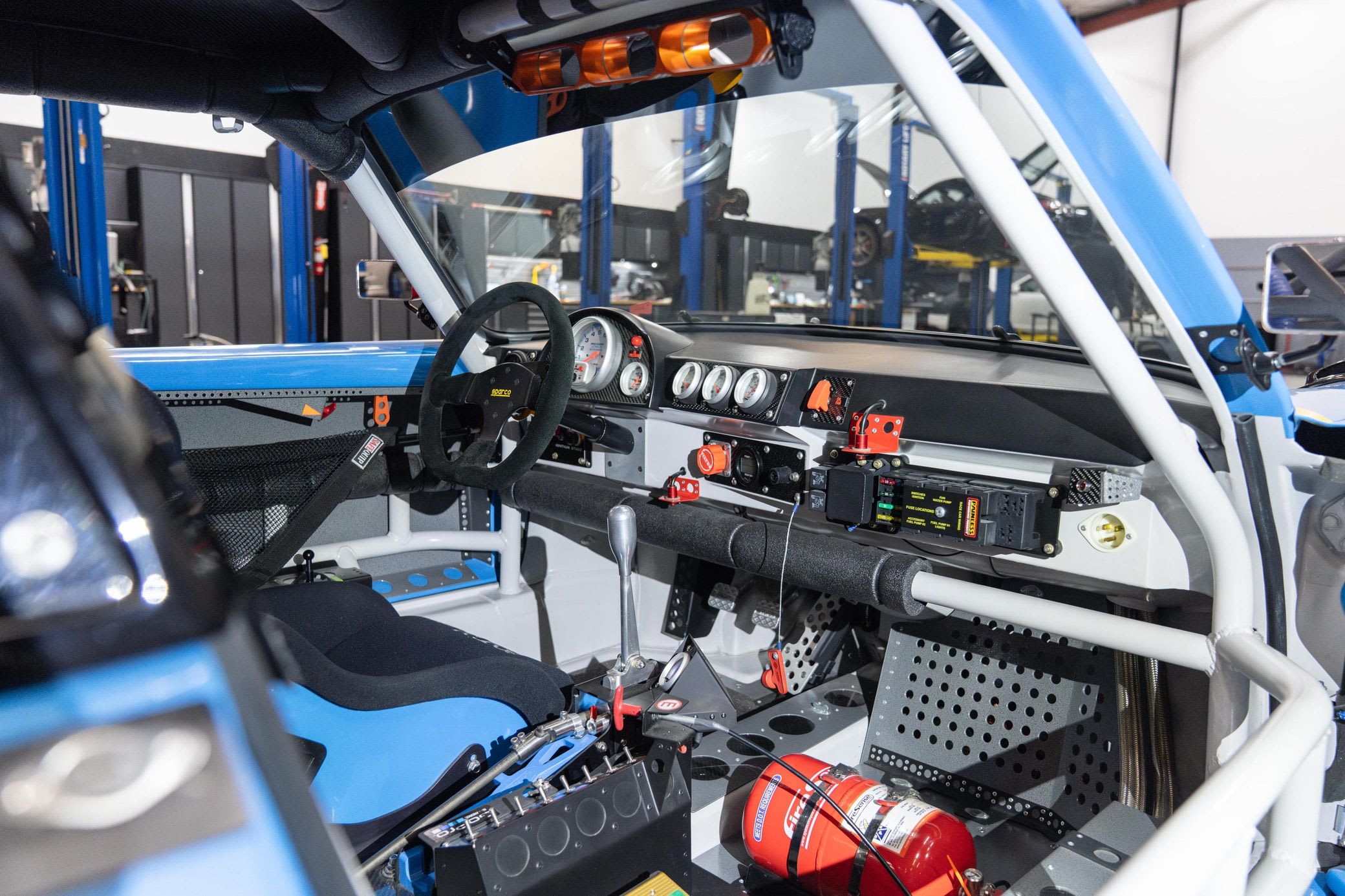 1977 Porsche 911 track car Features MoTeC Management and 935-Spec Suspension 7 9aad1z48 wajc4cd