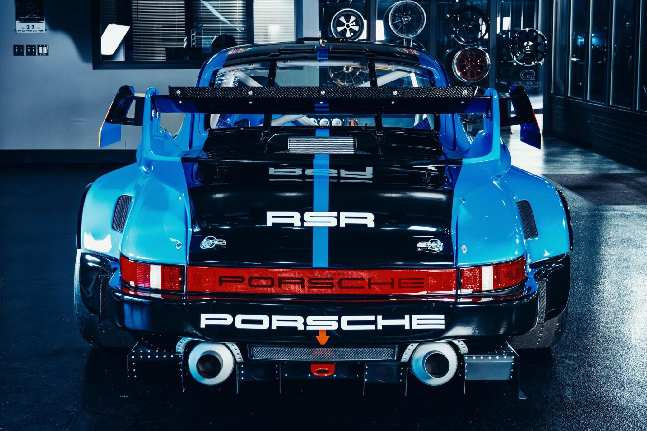 1977 Porsche 911 track car Features MoTeC Management and 935-Spec Suspension 4 tdkje