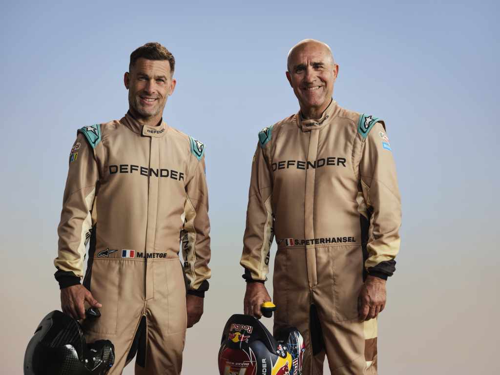 Defender Dakar D7X-R Marks Land Rover’s Long-Awaited Return to the Rally 10 defender rally mika metge stephane peterhansel 001 1001969