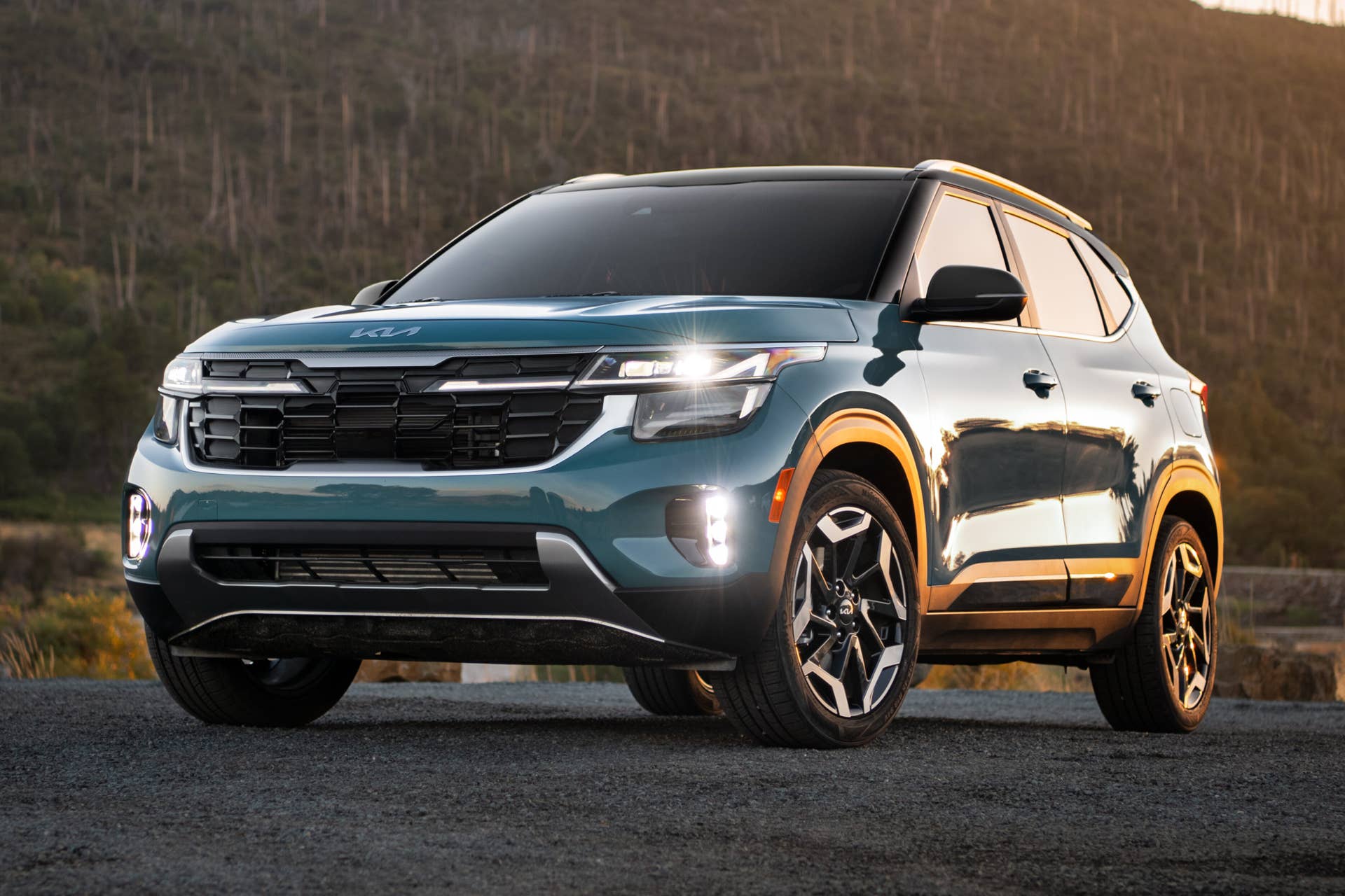 2025 Kia Seltos front quarter static