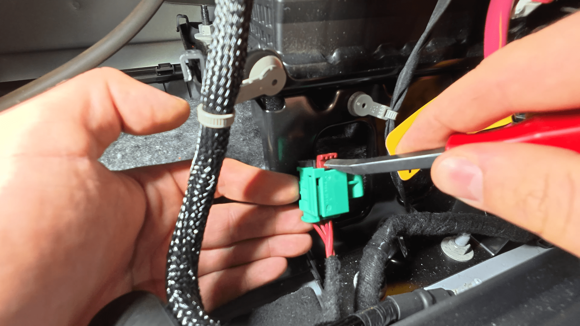 Dodge Charger Daytona service procedure: Why It's Absolutely Not a DIY Job 3 screenshot 288 1002435