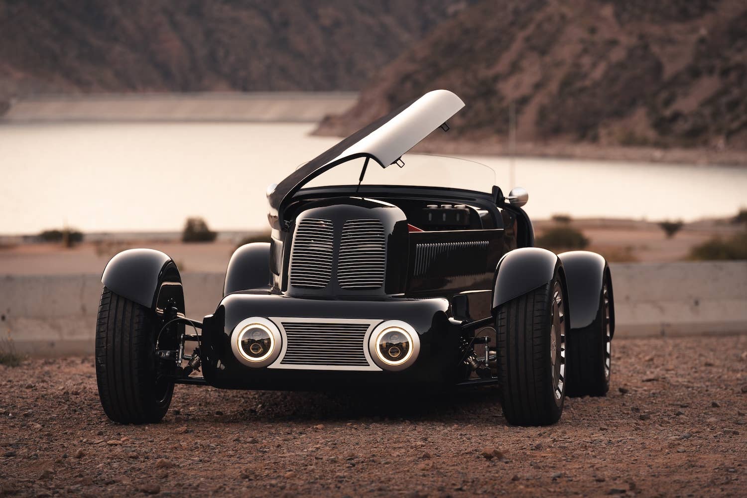 480-HP Art Deco Speedster Debuts With Carbon Body and Coyote V8 - Autoblog