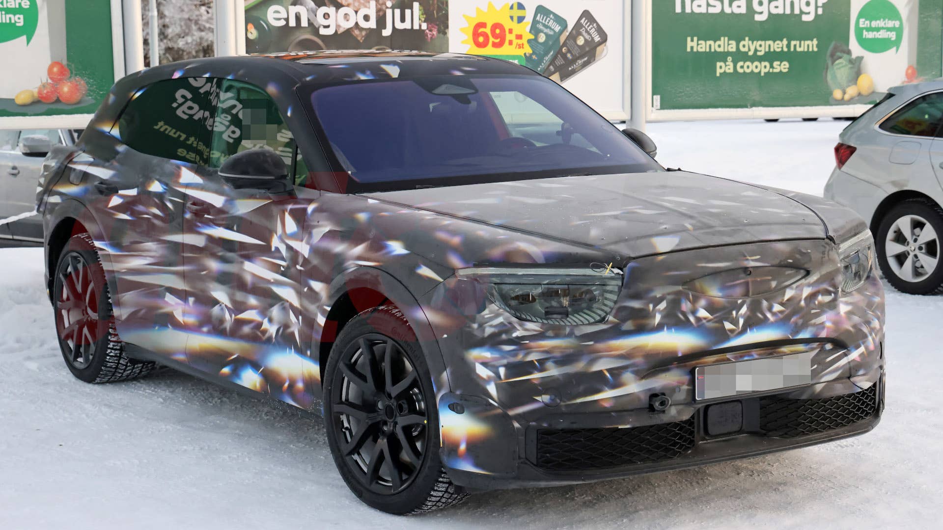 2027 Bentley Luxury Urban SUV spy shot