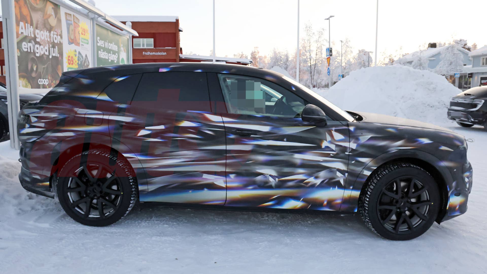 2027 Bentley Luxury Urban SUV spy shot