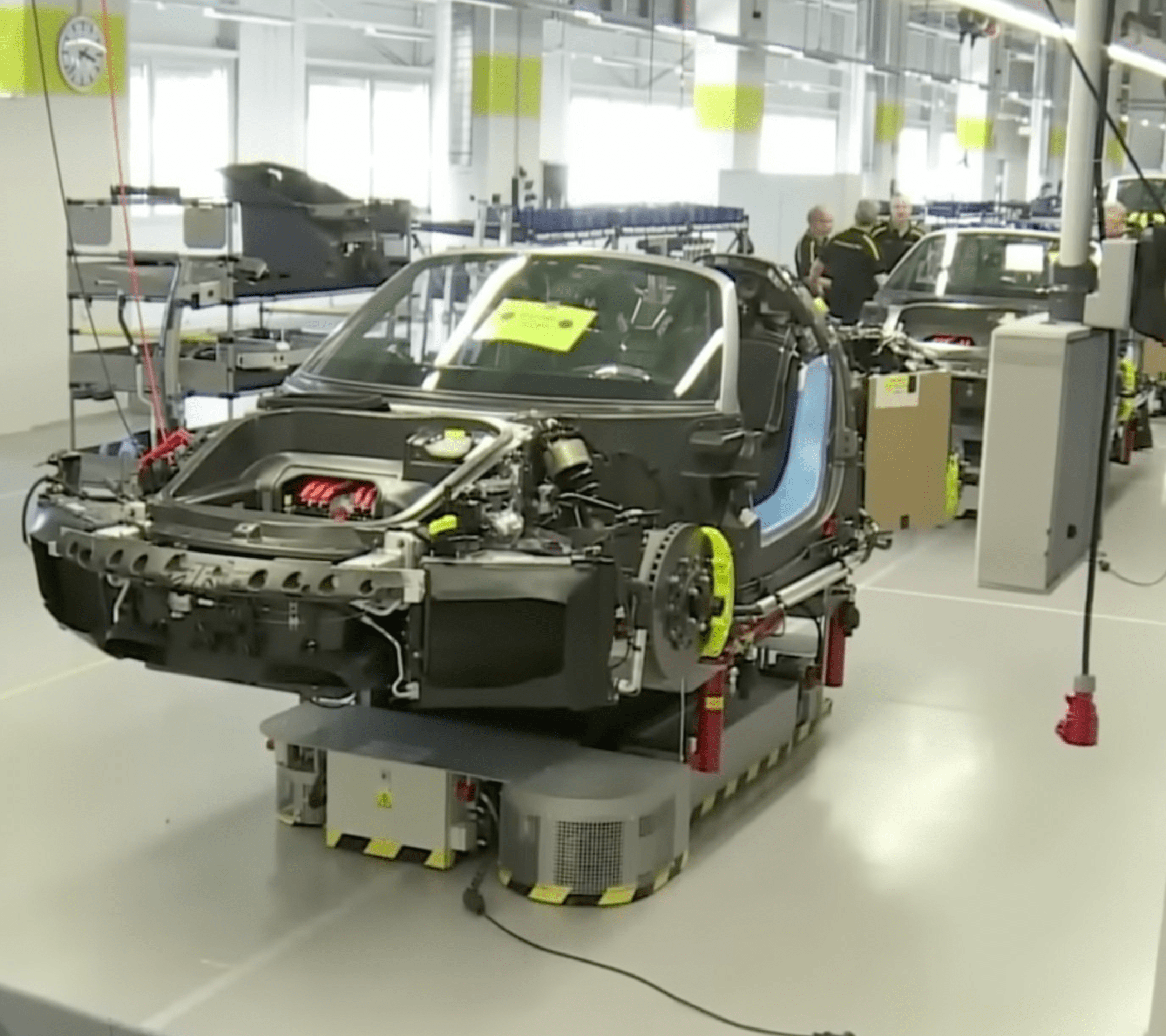 Porsche 918 Spyder assembly Used 100 Skilled Employees in a Dedicated Zuffenhausen Manufactory 4 porsche 918 spyder 2