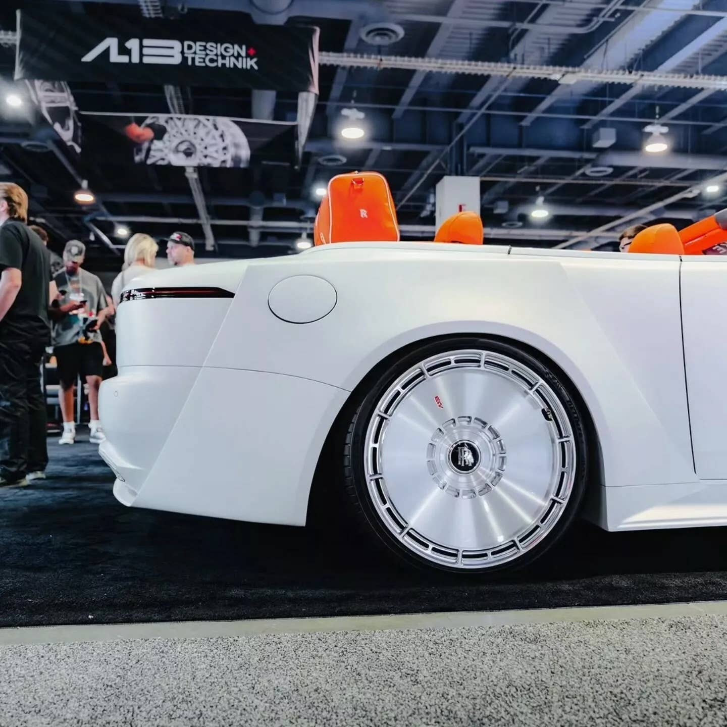 Aerodisc-inspired wheels of a white Rolls Royce Dawn with the limited edition Venuum widebody kit