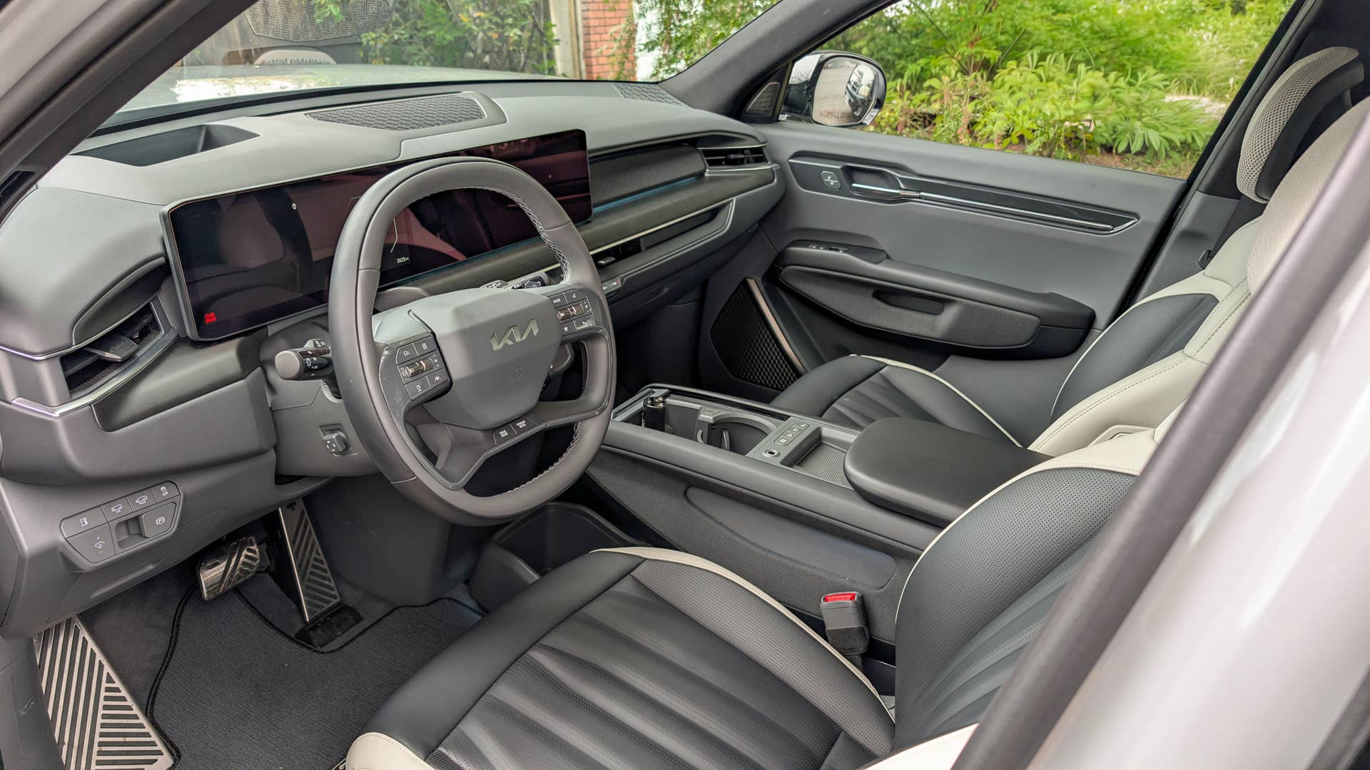 The interior layout of the 2026 Kia EV9 GT-Line Long Range AWD