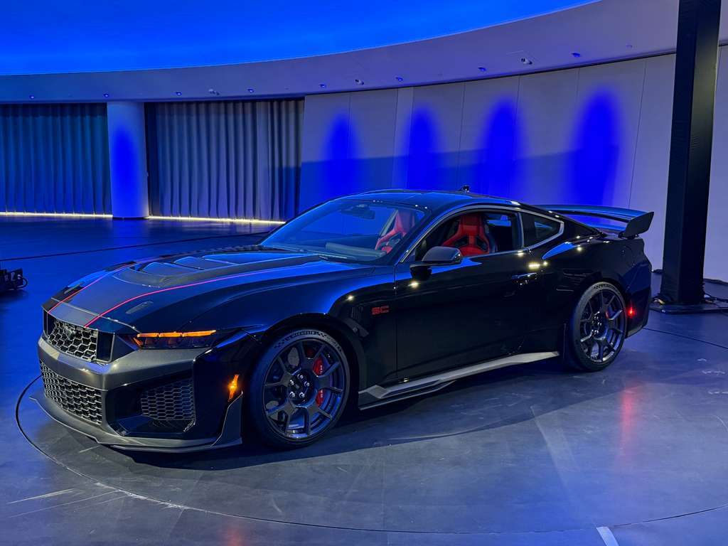 2026 Ford Mustang Dark Horse SC Track Pack