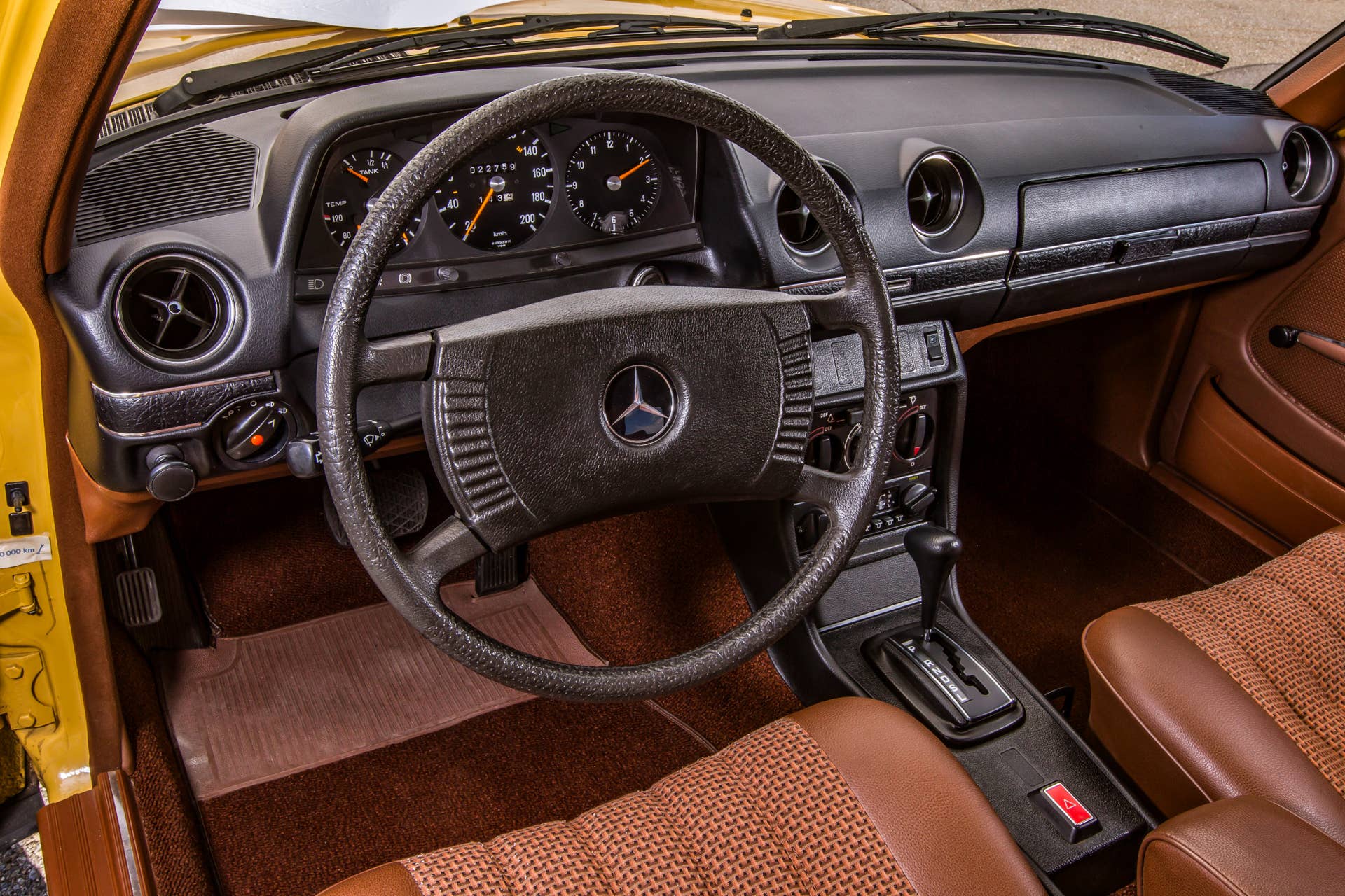 Why the Mercedes W123 Is Still the Definitive Classic Benz at 50 - Autoblog